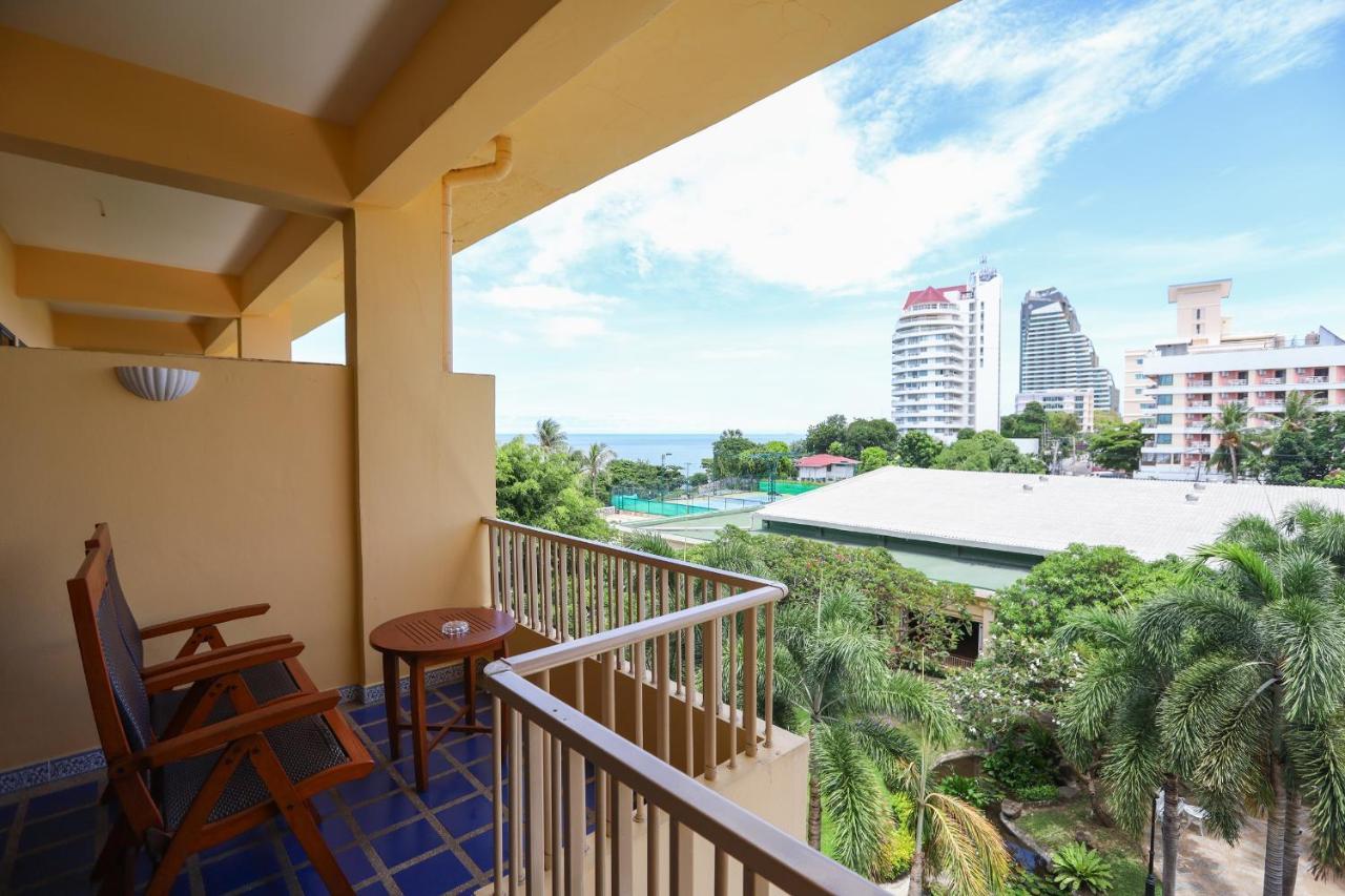 فندق دويست ثاني باتايا المظهر الخارجي الصورة A balcony
