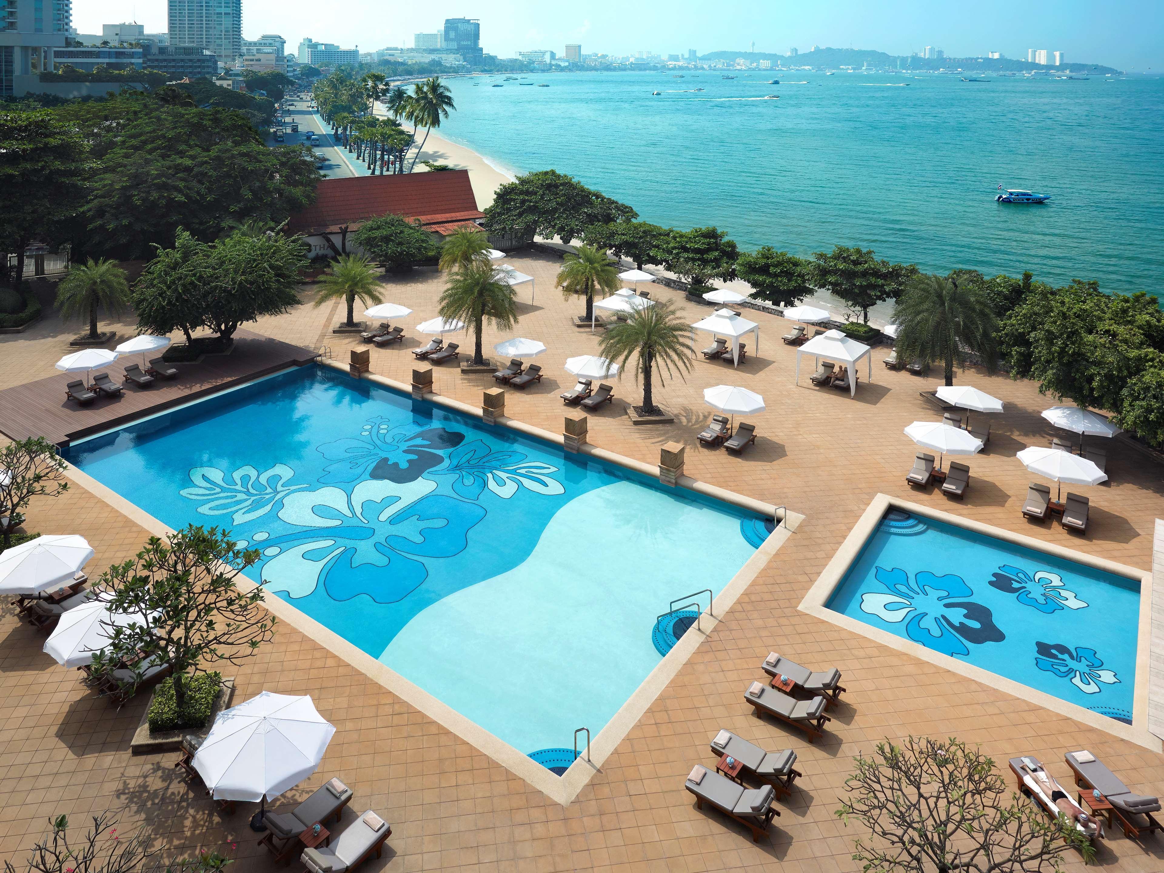 فندق دويست ثاني باتايا المظهر الخارجي الصورة The swimming pool at the Shangri-La Hotel, Kuala Lumpur