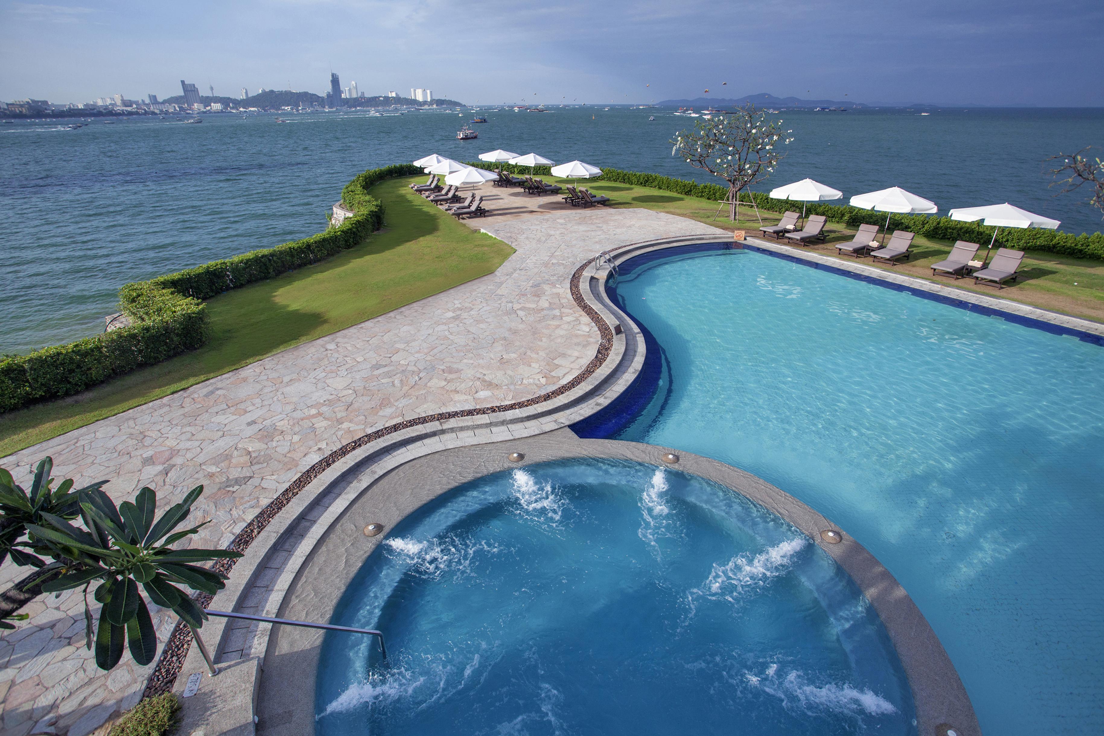 فندق دويست ثاني باتايا المظهر الخارجي الصورة The swimming pool at The Oberoi, Mumbai