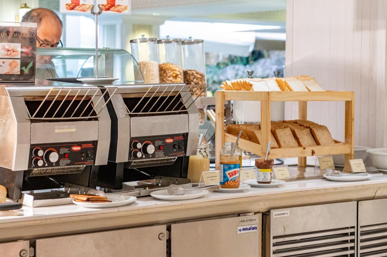 فندق دويست ثاني باتايا المظهر الخارجي الصورة A toaster with a built-in conveyor belt